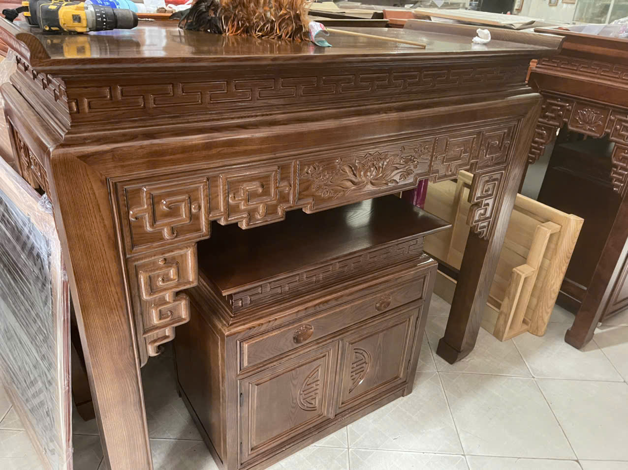 Sản xuất bàn thờ